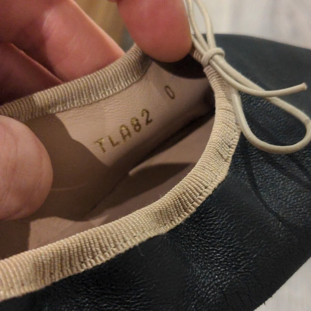 Valentino Garavani Rockstud Black Leather Flats Size 5 - Picture 3 of 4